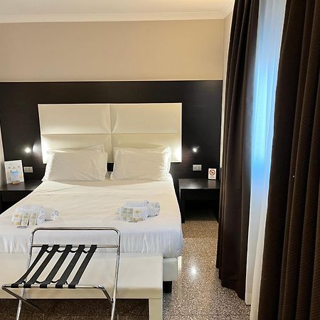Eh Suites Rome Airport Euro House Hotels Fiumicino Bagian luar foto