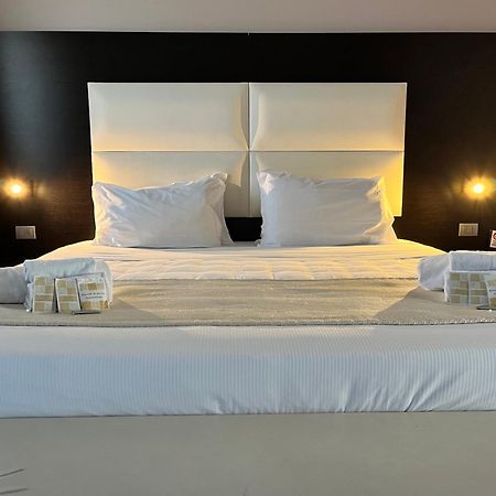 Eh Suites Rome Airport Euro House Hotels Fiumicino Bagian luar foto