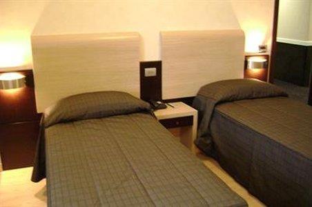 Eh Suites Rome Airport Euro House Hotels Fiumicino Bagian luar foto