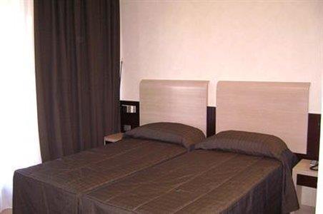 Eh Suites Rome Airport Euro House Hotels Fiumicino Bagian luar foto