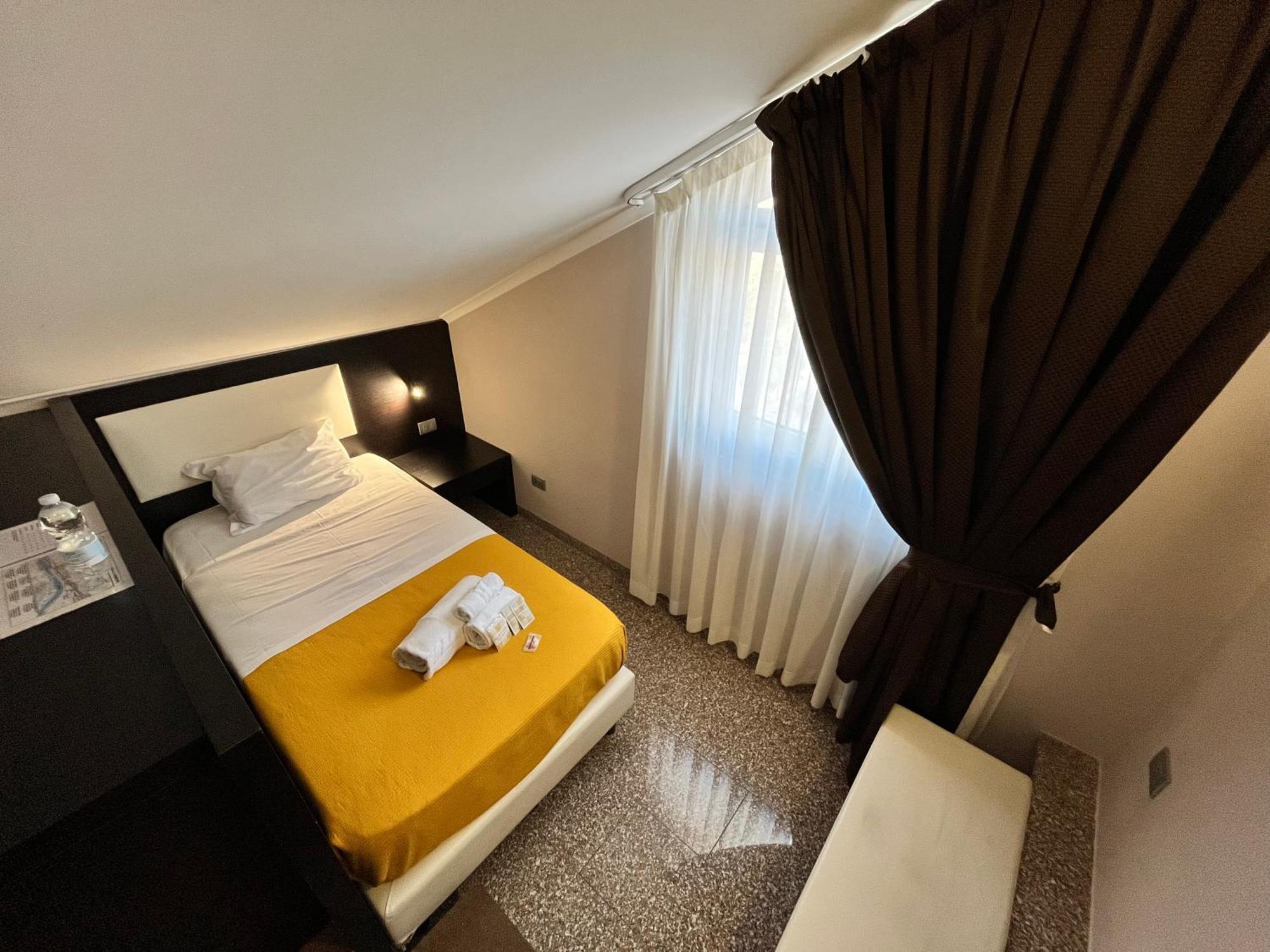 Eh Suites Rome Airport Euro House Hotels Fiumicino Bagian luar foto