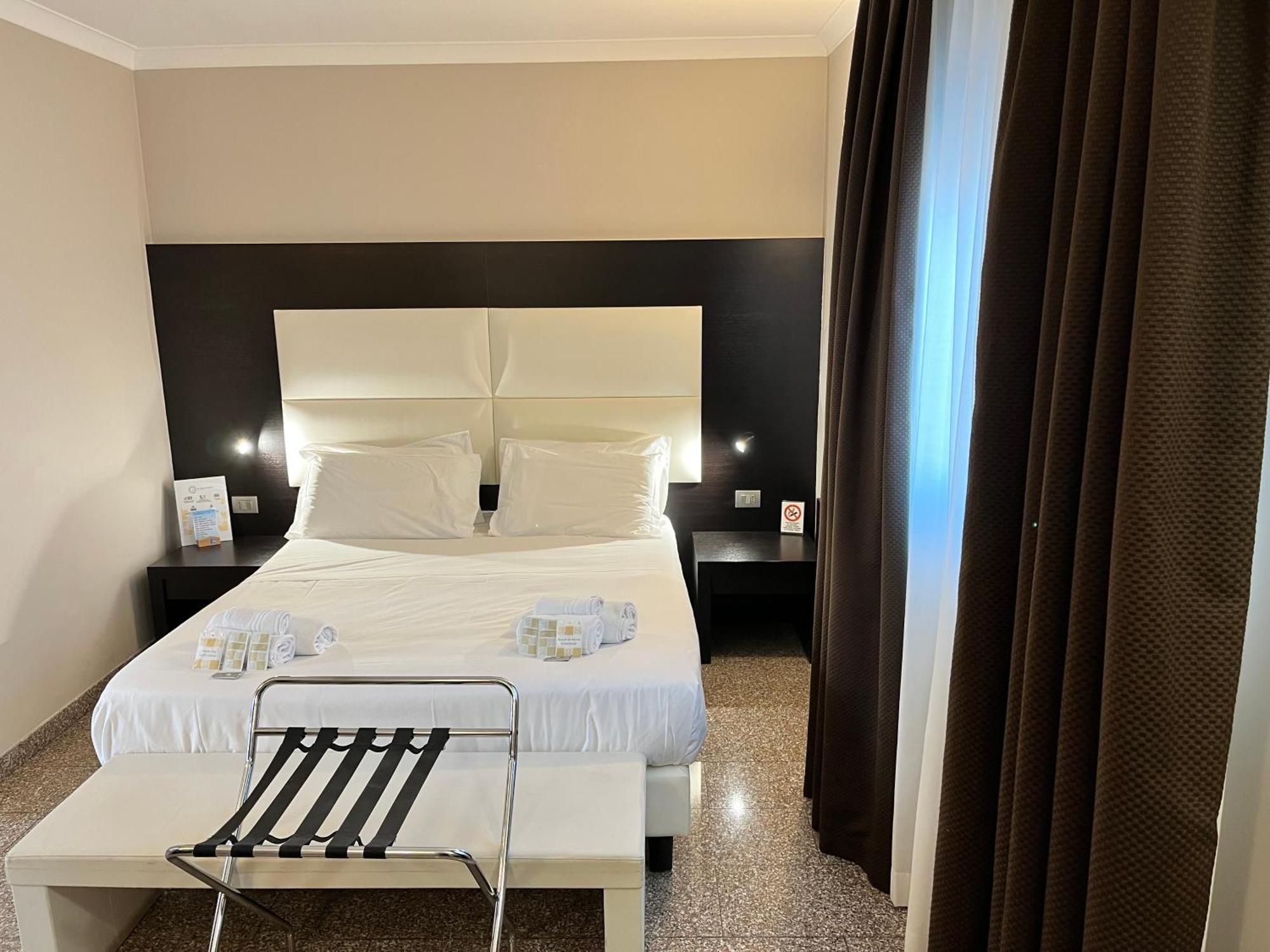 Eh Suites Rome Airport Euro House Hotels Fiumicino Bagian luar foto