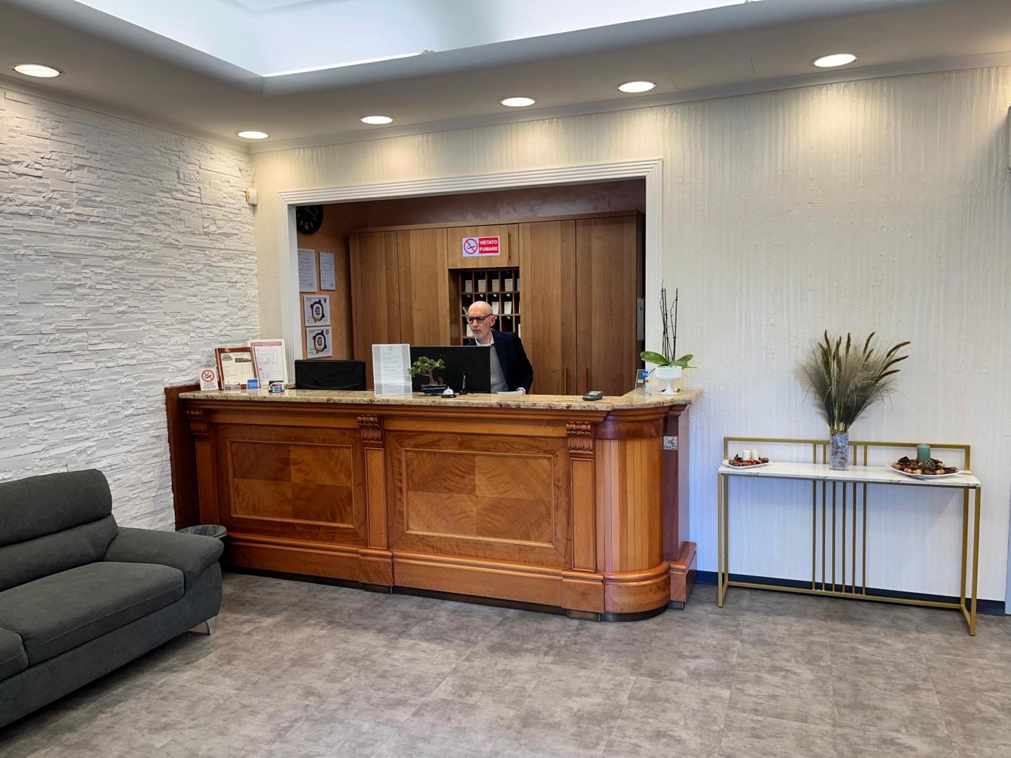 Eh Suites Rome Airport Euro House Hotels Fiumicino Bagian luar foto