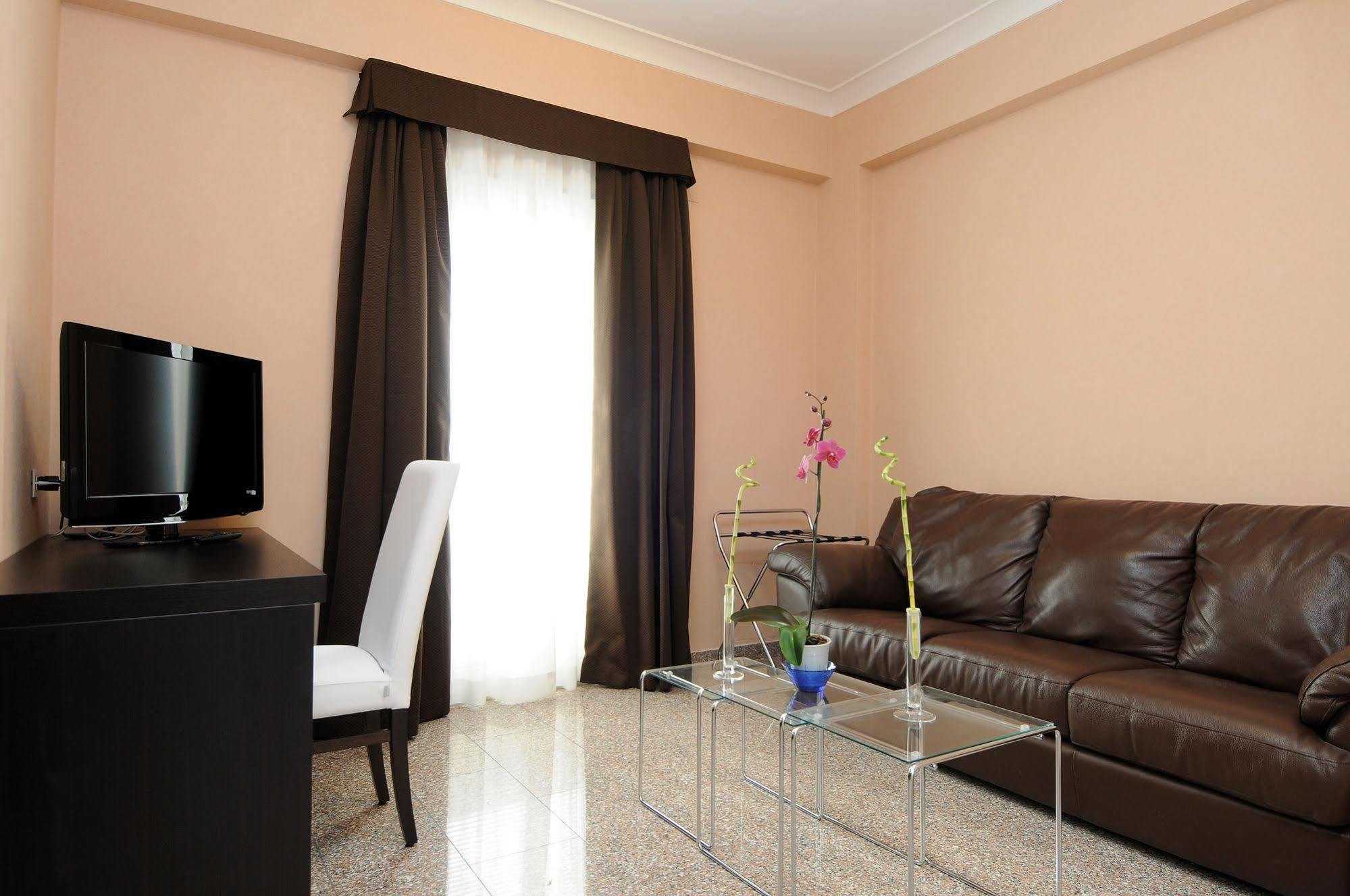 Eh Suites Rome Airport Euro House Hotels Fiumicino Bagian luar foto