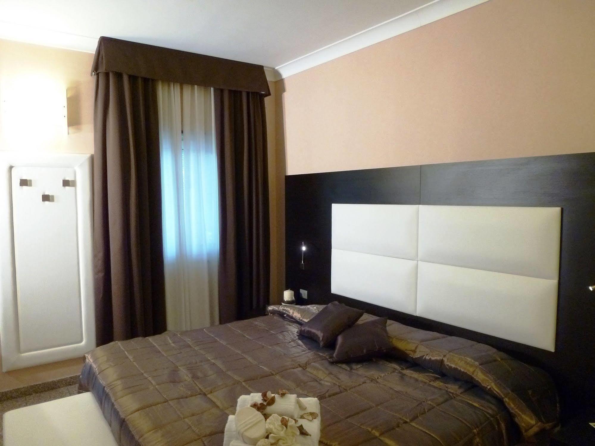 Eh Suites Rome Airport Euro House Hotels Fiumicino Bagian luar foto