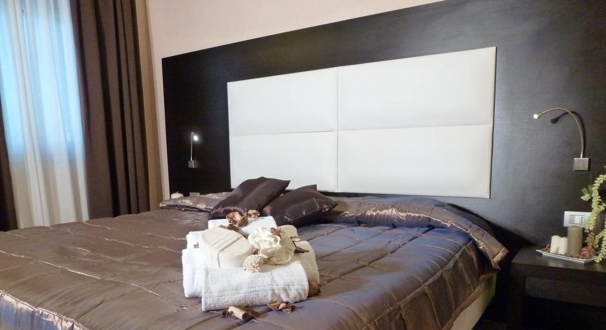 Eh Suites Rome Airport Euro House Hotels Fiumicino Bagian luar foto