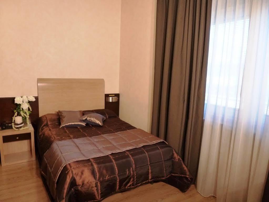 Eh Suites Rome Airport Euro House Hotels Fiumicino Bagian luar foto