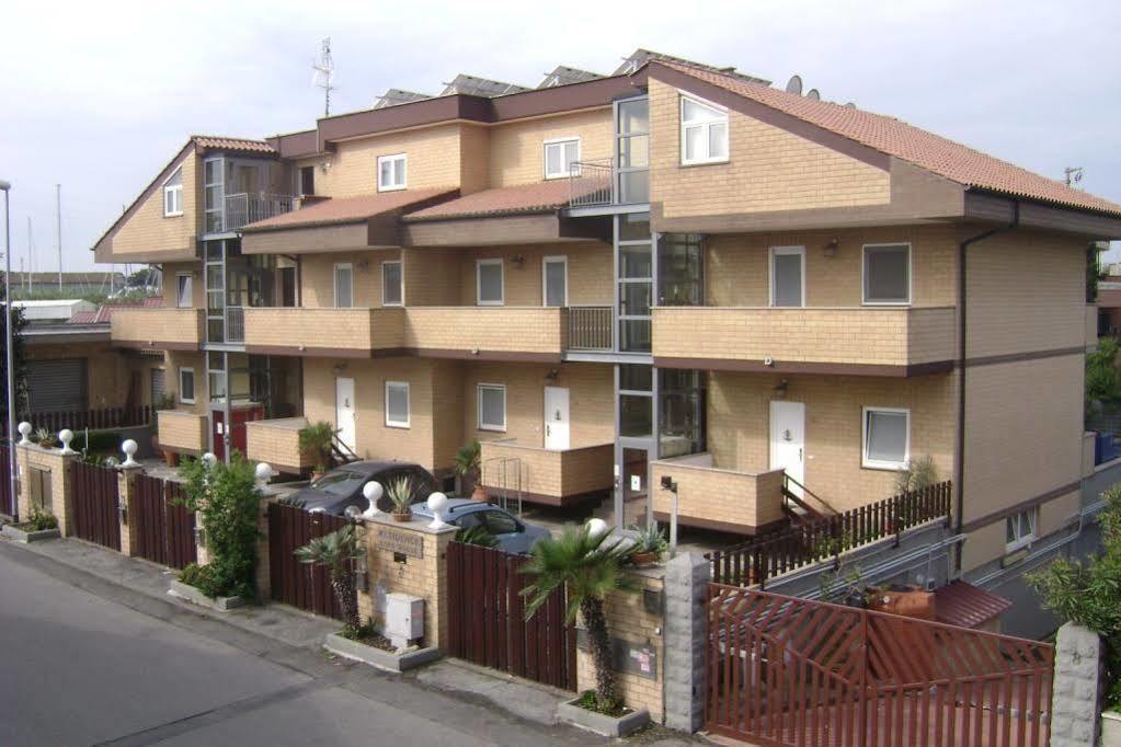 Eh Suites Rome Airport Euro House Hotels Fiumicino Bagian luar foto